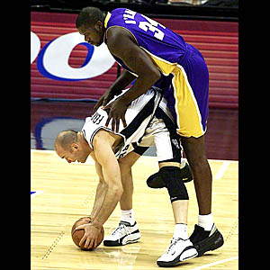 BKN-LAKERS-SPURS-ONEAL FOUL